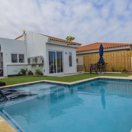 Adele'S Apartment With Pool, 5 Minutes Walk To The Beach Palm Beach Exterior photo