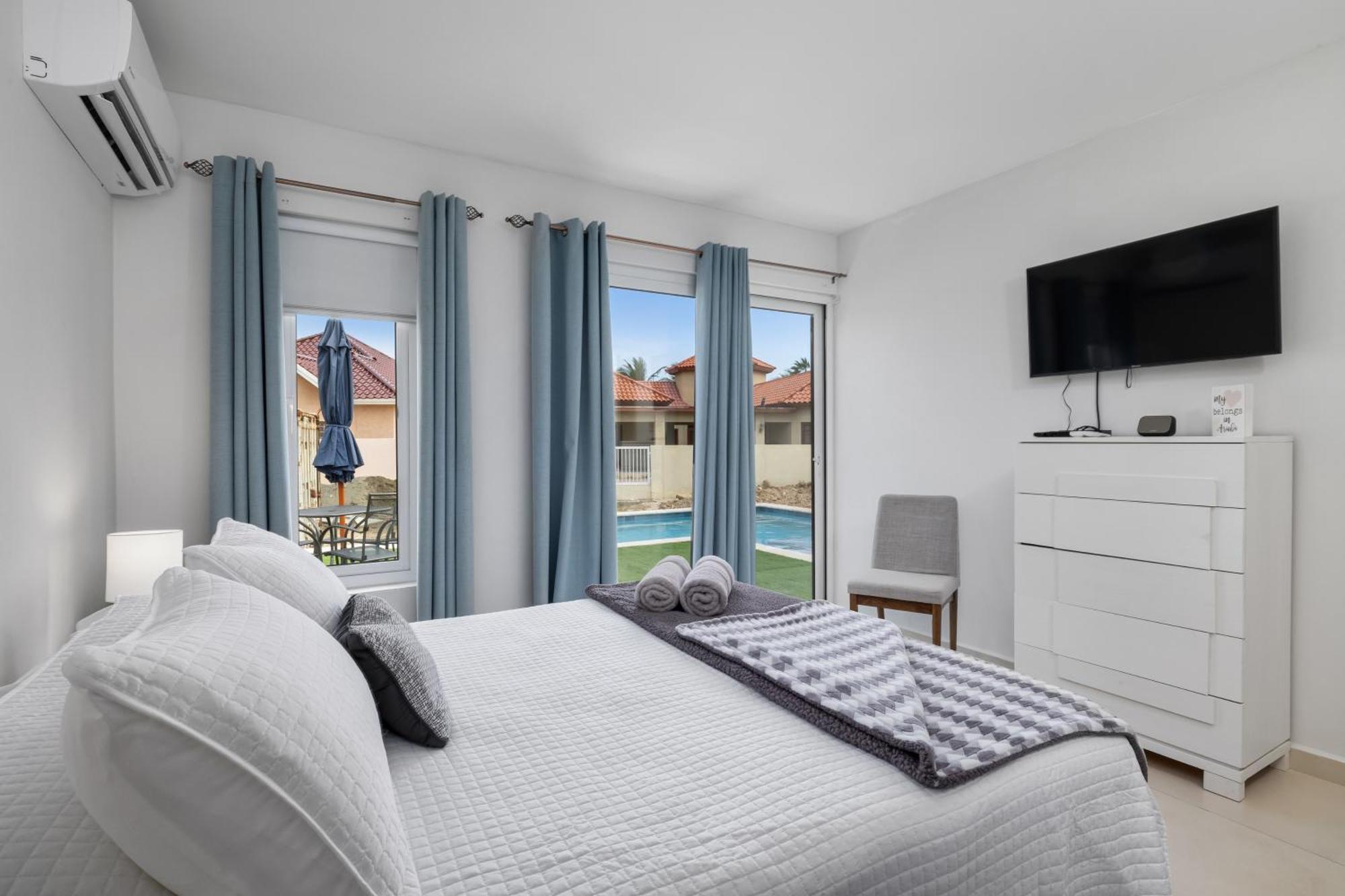Adele'S Apartment With Pool, 5 Minutes Walk To The Beach Palm Beach Exterior photo