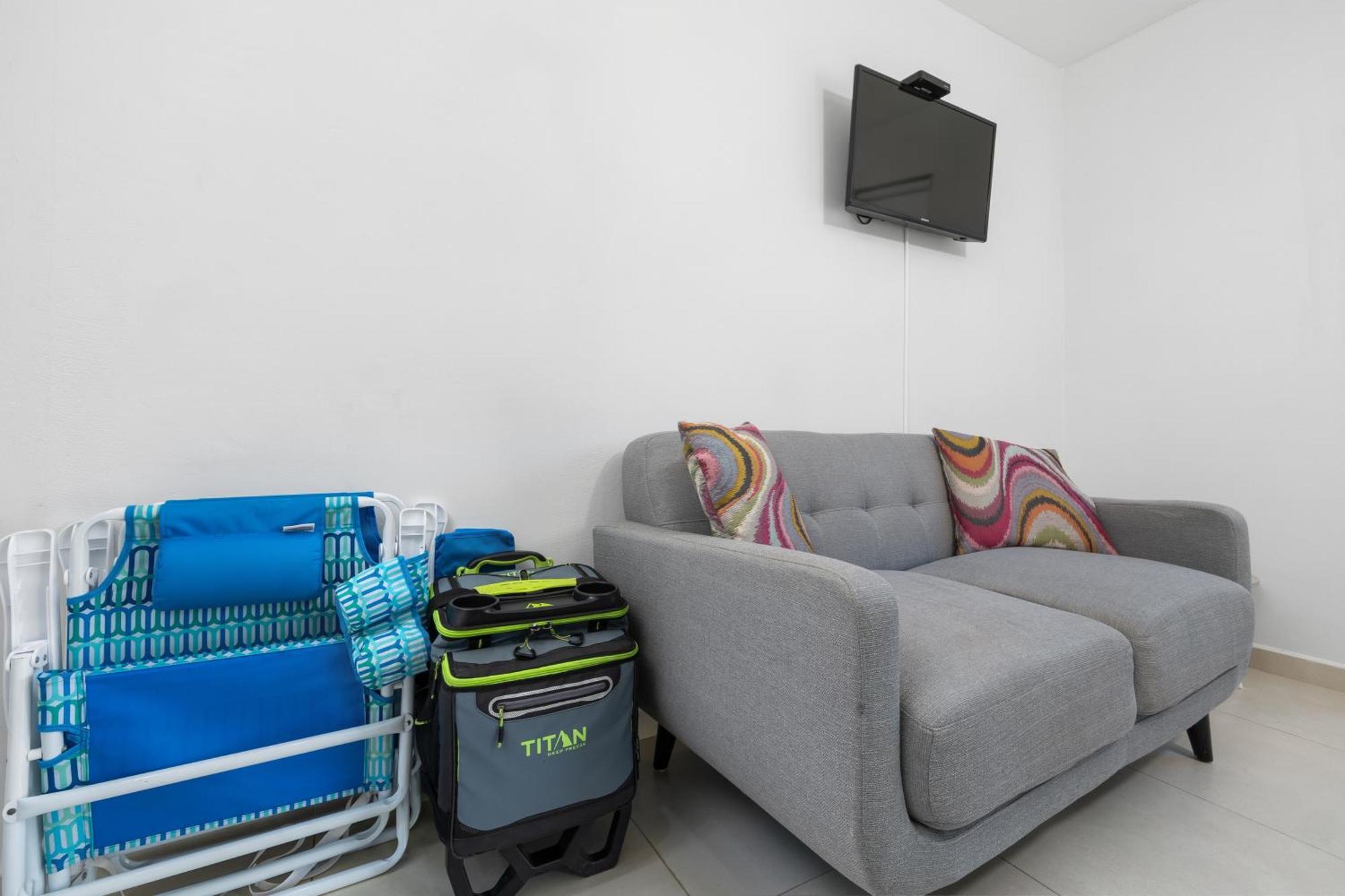 Adele'S Apartment With Pool, 5 Minutes Walk To The Beach Palm Beach Exterior photo