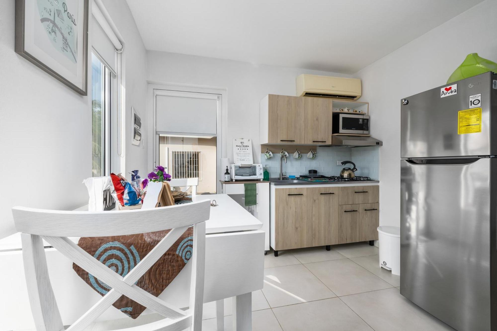 Adele'S Apartment With Pool, 5 Minutes Walk To The Beach Palm Beach Exterior photo