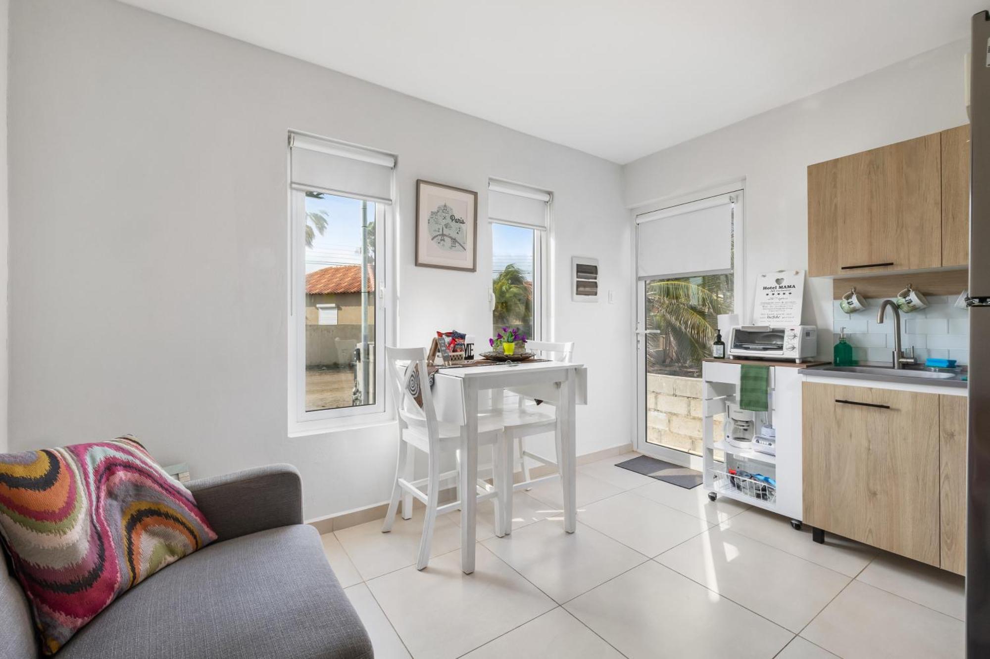 Adele'S Apartment With Pool, 5 Minutes Walk To The Beach Palm Beach Exterior photo