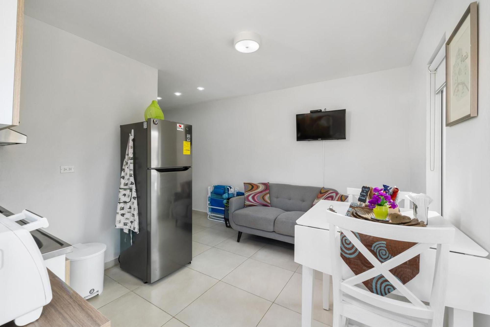 Adele'S Apartment With Pool, 5 Minutes Walk To The Beach Palm Beach Exterior photo