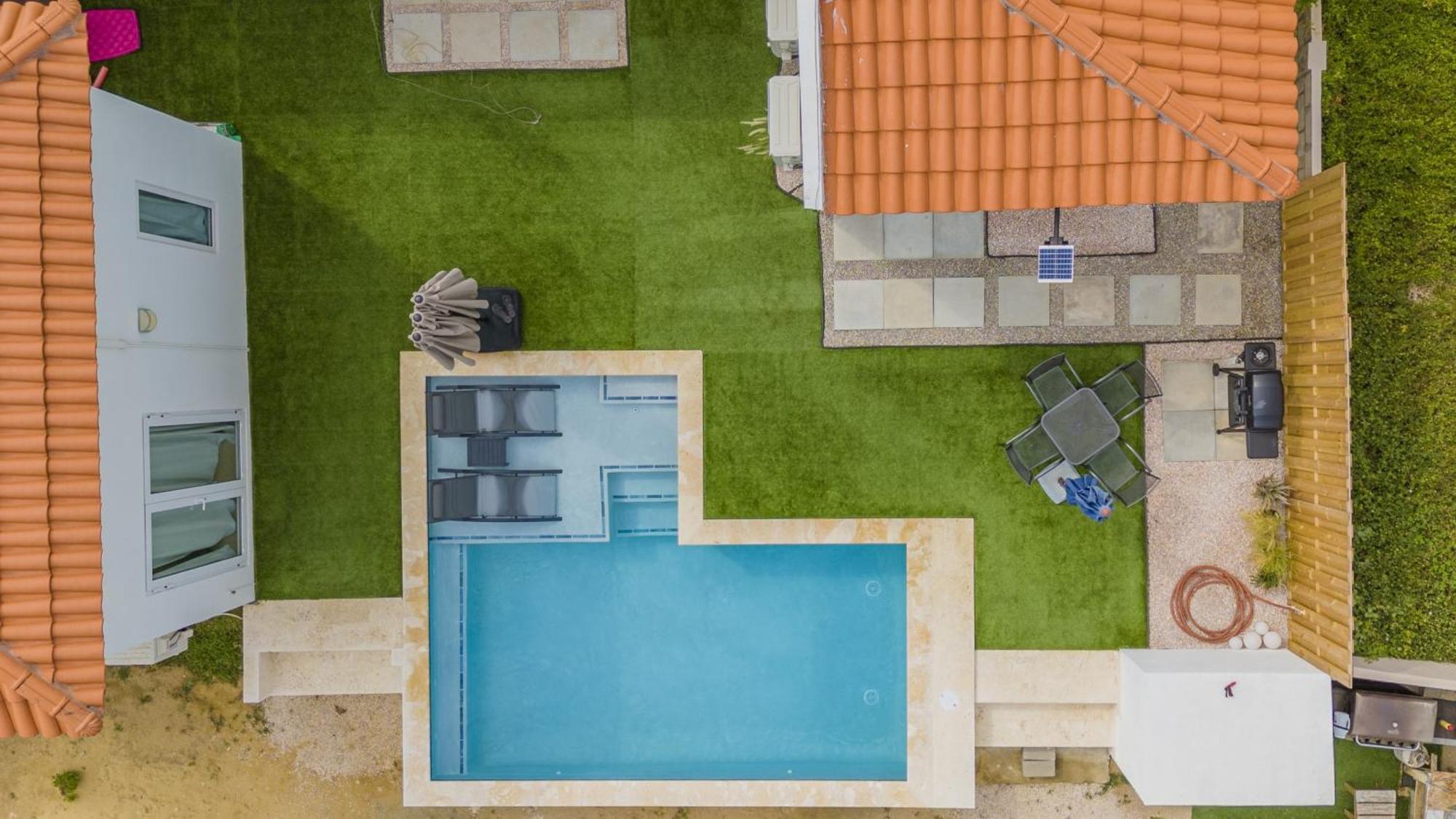 Adele'S Apartment With Pool, 5 Minutes Walk To The Beach Palm Beach Exterior photo