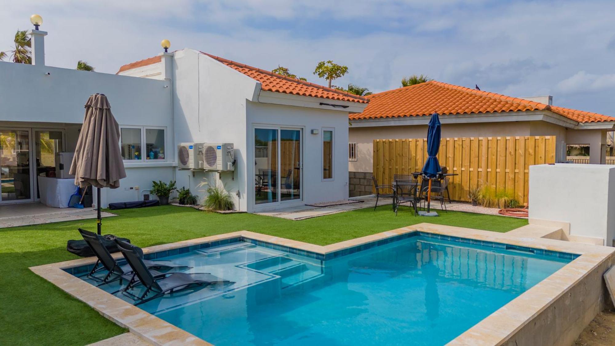 Adele'S Apartment With Pool, 5 Minutes Walk To The Beach Palm Beach Exterior photo