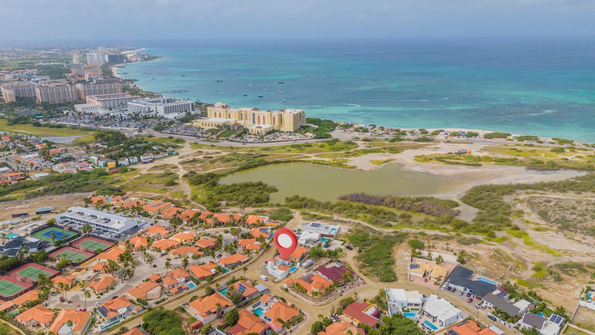 Adele'S Apartment With Pool, 5 Minutes Walk To The Beach Palm Beach Exterior photo