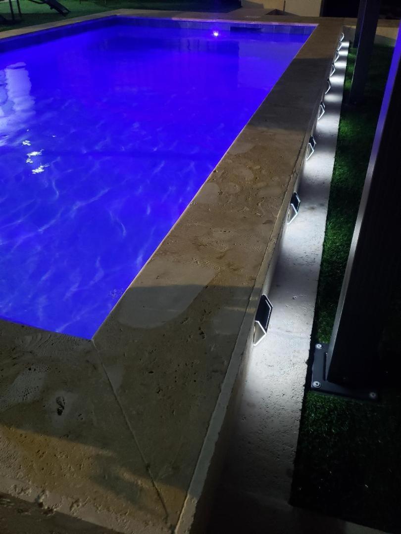 Adele'S Apartment With Pool, 5 Minutes Walk To The Beach Palm Beach Exterior photo