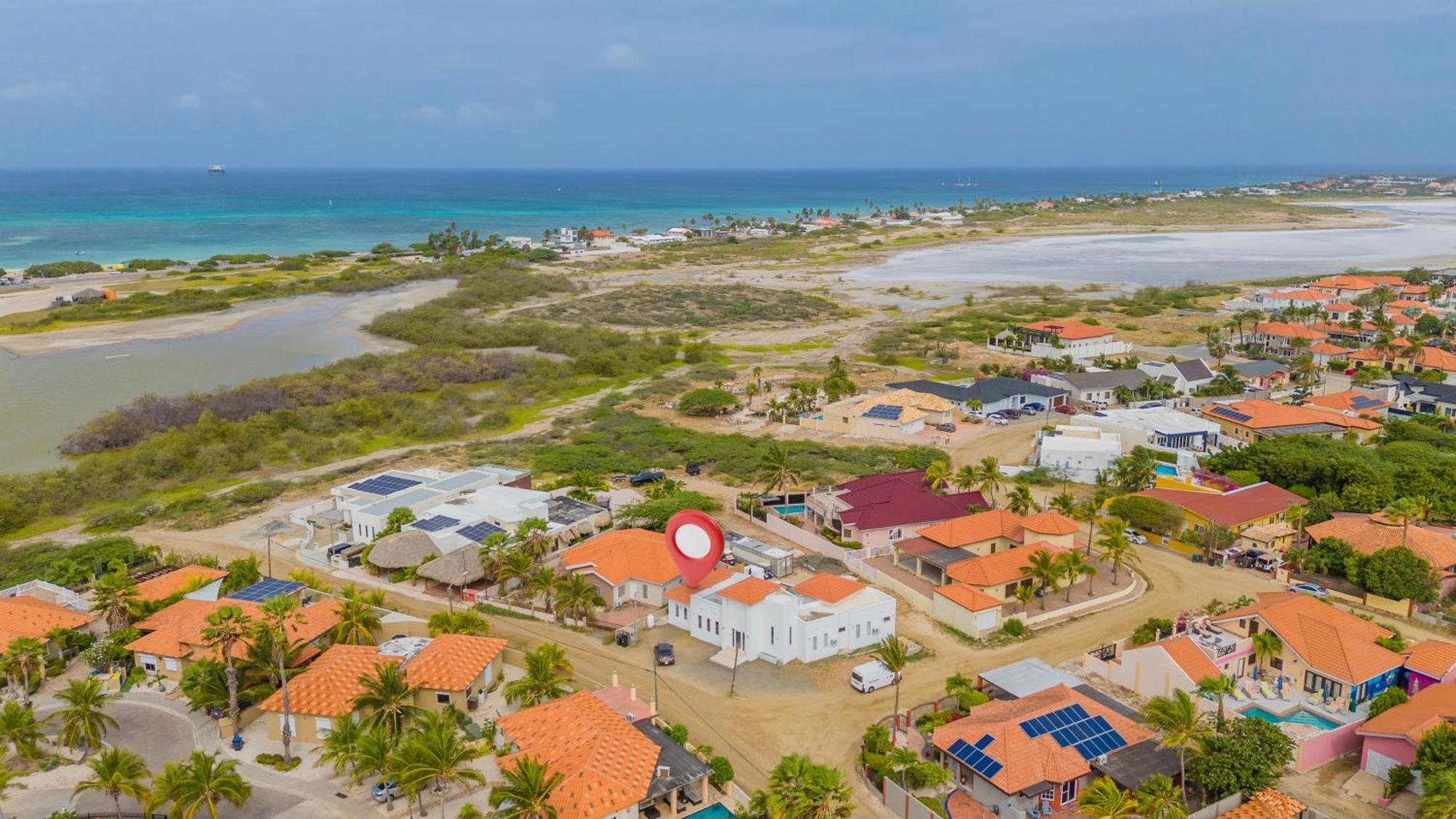 Adele'S Apartment With Pool, 5 Minutes Walk To The Beach Palm Beach Exterior photo